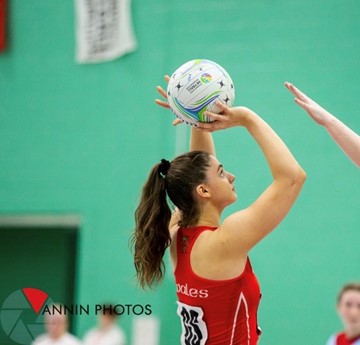 Rhian Evans playing netball