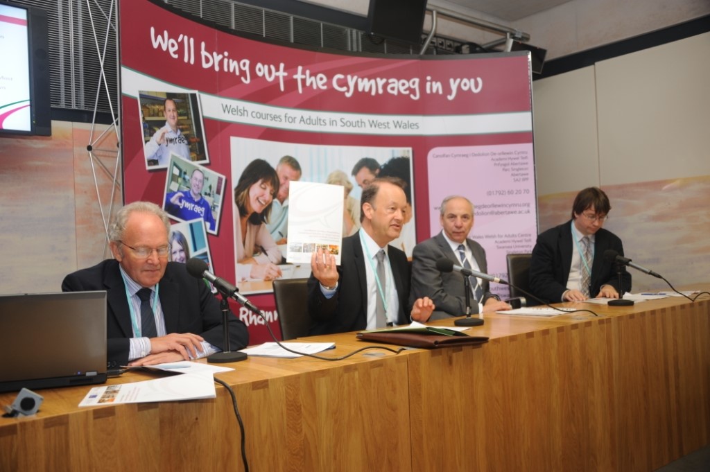 Steve Morris, amongst others, presenting Cannolfannau Cymraeg. 