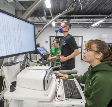 Studetns conducting exercise trial in lab