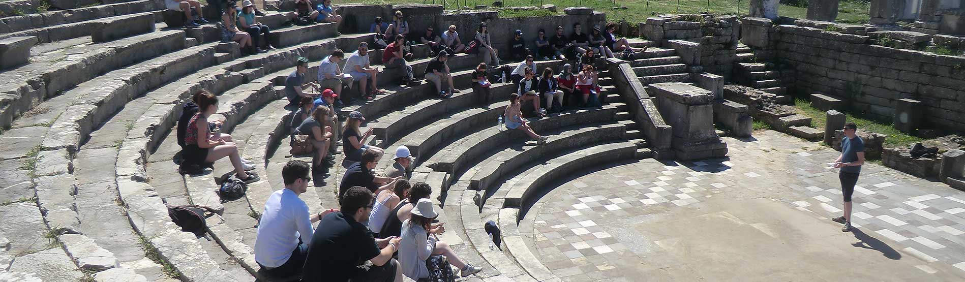 Myfyrwyr Prifysgol Abertawe yn Messene Odeon