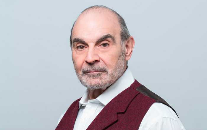 Syr David Suchet.