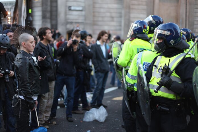 protesters and police