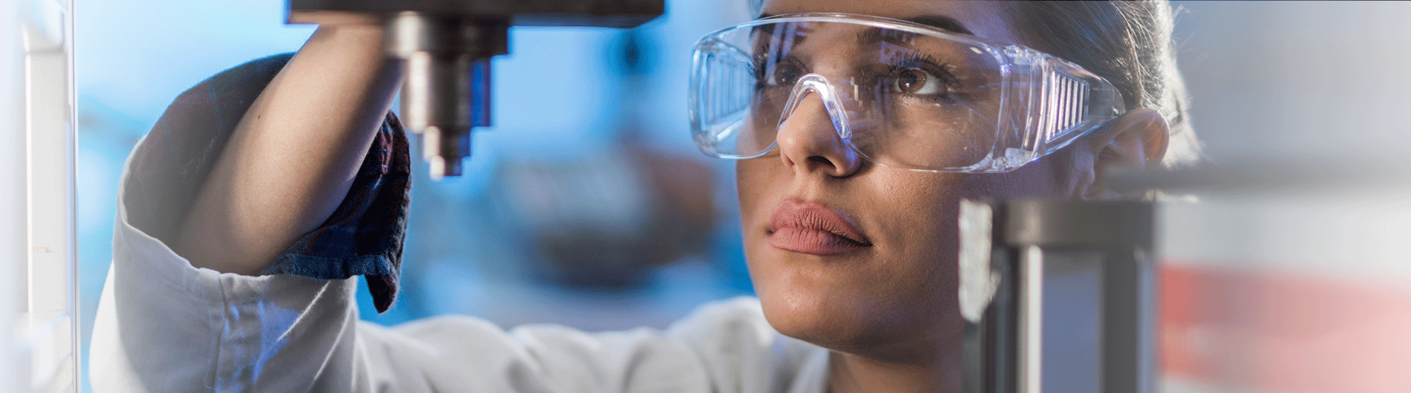 Close up photo of a lab technician doing an experiment in a laboratory