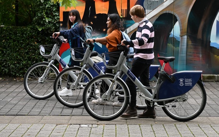 Students with Swansea University bikes - the expansion of the network with more bikes and docking stations will not only improve connectivity for University staff and students but will also offer the wider local community more opportunities to make cycling their regular mode of travel